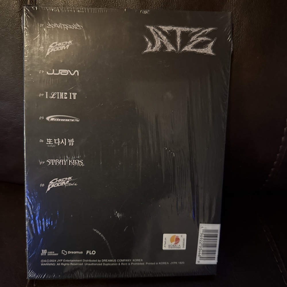 Brand New Stray Kids Ate CD Photobook Poster‎ Bands Cards Stickers Set Sealed! - Picture 2 of 7